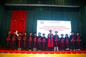 KHAI GIẢNG CÁC LỚP CĐLTK6 VÀ TRAO BẰNG TỐT NGHIỆP CAO ĐẲNG KỸ SƯ THỰC HÀNH CHO SINH VIÊN CÁC LỚP CĐLTK5 2 sua