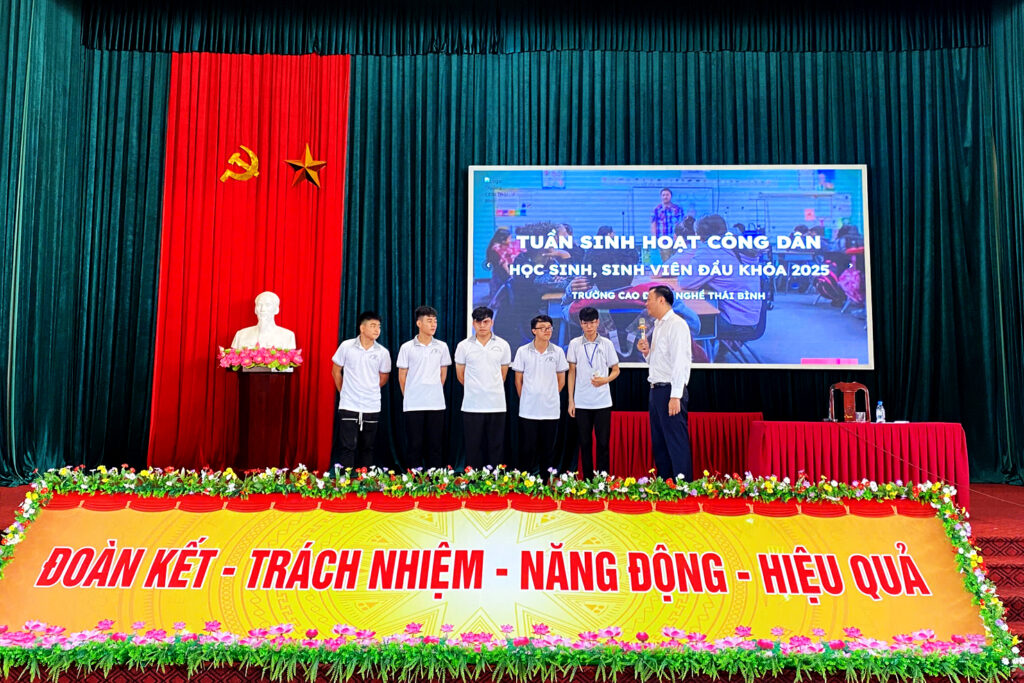 Trường Cao đẳng Nghề Thái Bình tổ chức Tuần sinh hoạt học tập và giáo dục công dân đầu khoá cho học sinh, sinh viên khóa 19 4 IMG 1024