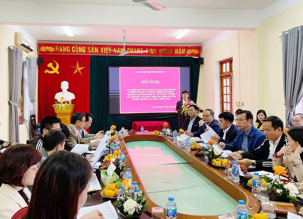 KHẢO SÁT THỰC TẾ VÀ TỔ CHỨC HỘI NGHỊ LẤY Ý KIẾN LẦN 1 VỀ XÂY DỰNG ĐỀ ÁN SÁP NHẬP CÁC TRƯỜNG VÀO TRƯỜNG CAO ĐẲNG NGHỀ THÁI BÌNH VÀ ĐỔI TÊN THÀNH TRƯỜNG CAO ĐẲNG HƯNG YÊN 4 IMG 2167