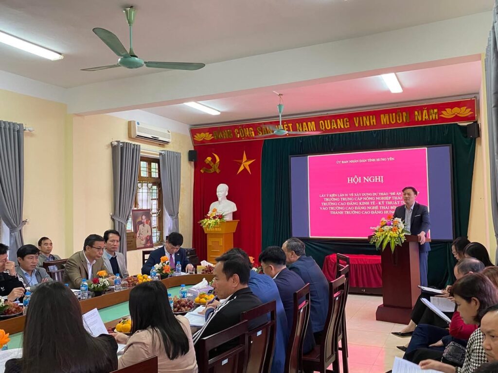 KHẢO SÁT THỰC TẾ VÀ TỔ CHỨC HỘI NGHỊ LẤY Ý KIẾN LẦN 1 VỀ XÂY DỰNG ĐỀ ÁN SÁP NHẬP CÁC TRƯỜNG VÀO TRƯỜNG CAO ĐẲNG NGHỀ THÁI BÌNH VÀ ĐỔI TÊN THÀNH TRƯỜNG CAO ĐẲNG HƯNG YÊN 2 IMG 2171