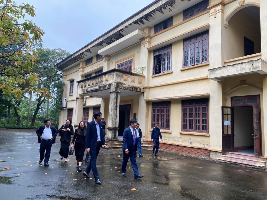 KHẢO SÁT THỰC TẾ VÀ TỔ CHỨC HỘI NGHỊ LẤY Ý KIẾN LẦN 1 VỀ XÂY DỰNG ĐỀ ÁN SÁP NHẬP CÁC TRƯỜNG VÀO TRƯỜNG CAO ĐẲNG NGHỀ THÁI BÌNH VÀ ĐỔI TÊN THÀNH TRƯỜNG CAO ĐẲNG HƯNG YÊN 9 IMG 2173