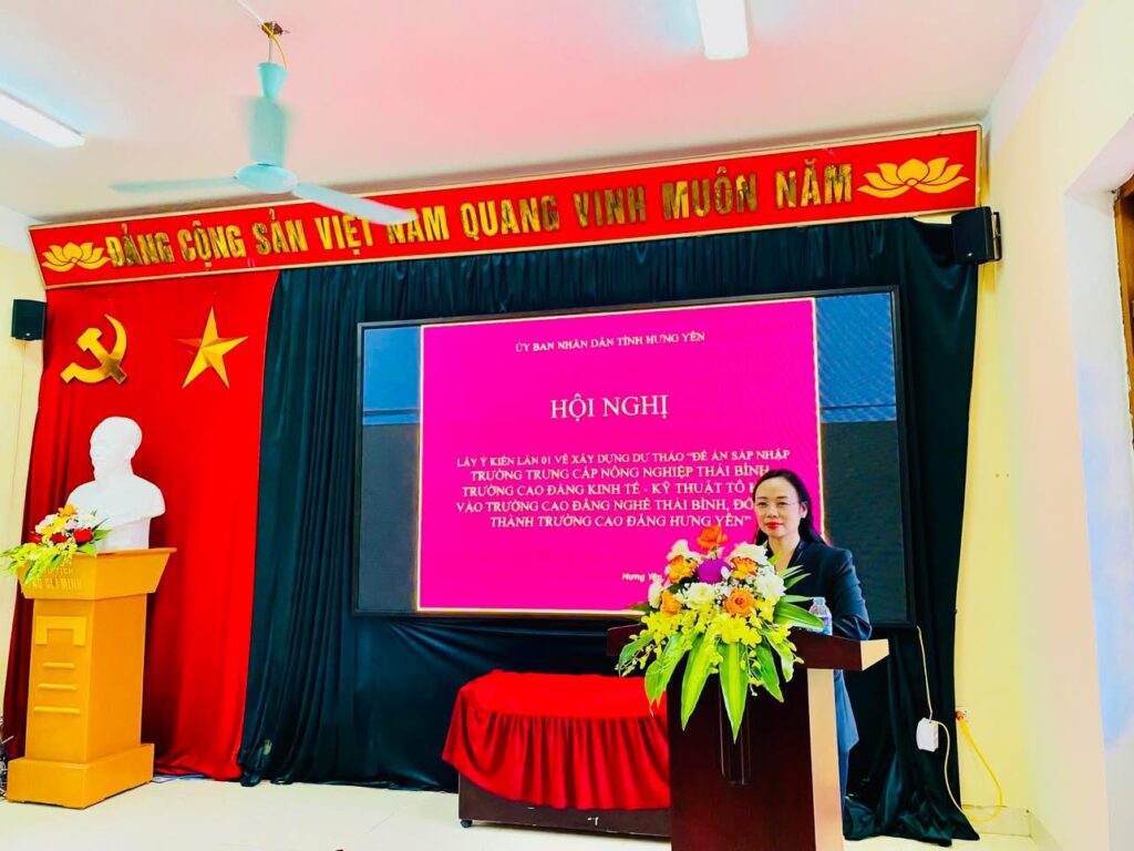 KHẢO SÁT THỰC TẾ VÀ TỔ CHỨC HỘI NGHỊ LẤY Ý KIẾN LẦN 1 VỀ XÂY DỰNG ĐỀ ÁN SÁP NHẬP CÁC TRƯỜNG VÀO TRƯỜNG CAO ĐẲNG NGHỀ THÁI BÌNH VÀ ĐỔI TÊN THÀNH TRƯỜNG CAO ĐẲNG HƯNG YÊN 8 IMG 2174