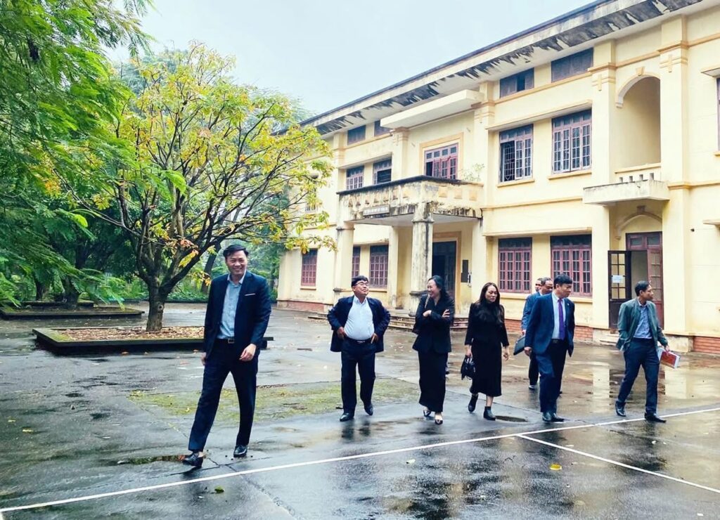 KHẢO SÁT THỰC TẾ VÀ TỔ CHỨC HỘI NGHỊ LẤY Ý KIẾN LẦN 1 VỀ XÂY DỰNG ĐỀ ÁN SÁP NHẬP CÁC TRƯỜNG VÀO TRƯỜNG CAO ĐẲNG NGHỀ THÁI BÌNH VÀ ĐỔI TÊN THÀNH TRƯỜNG CAO ĐẲNG HƯNG YÊN 10 IMG 2175