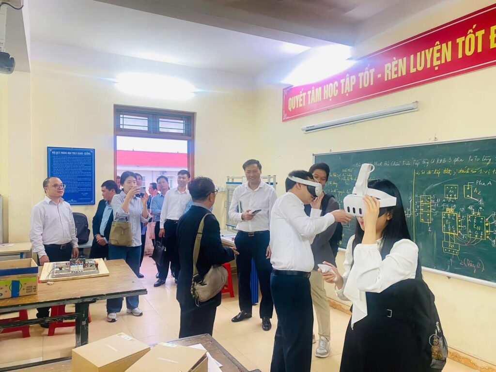 BUỔI LÀM VIỆC VỀ HỢP TÁC ĐÀO TẠO NHÂN LỰC NGHỀ BÁN DẪN TẠI TRƯỜNG CAO ĐẲNG NGHỀ THÁI BÌNH 7 IMG 4330