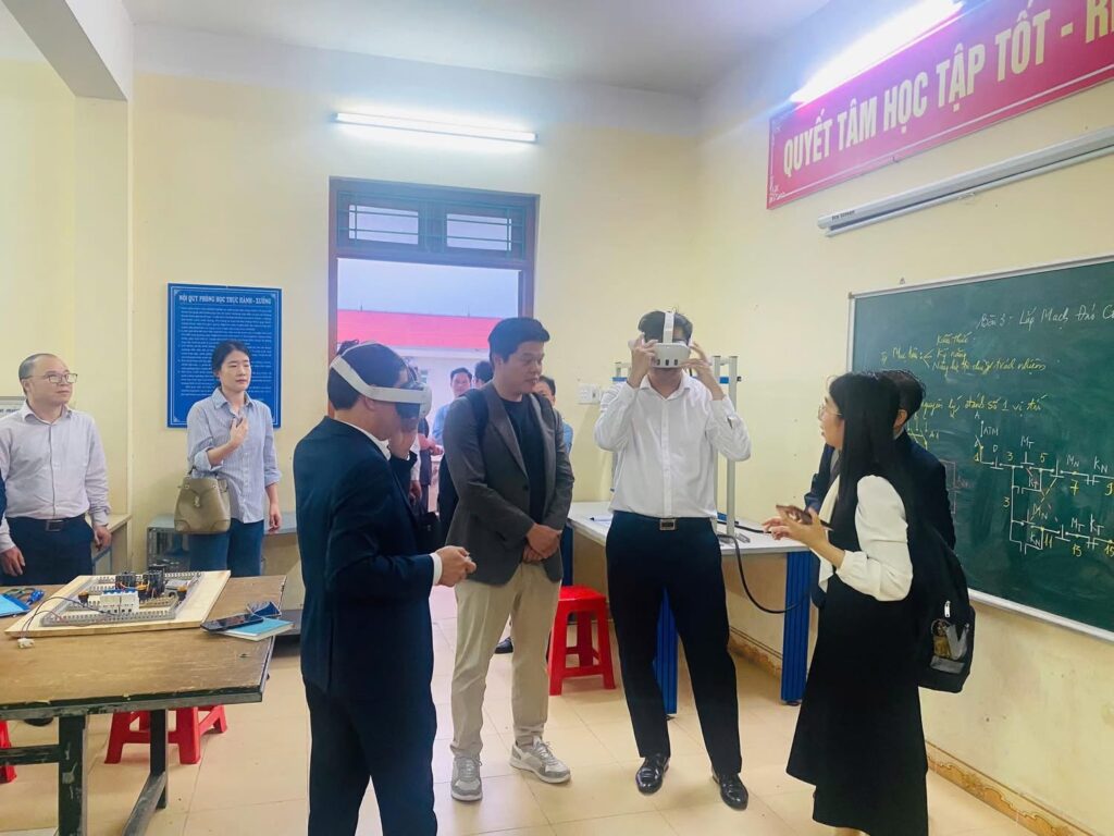 BUỔI LÀM VIỆC VỀ HỢP TÁC ĐÀO TẠO NHÂN LỰC NGHỀ BÁN DẪN TẠI TRƯỜNG CAO ĐẲNG NGHỀ THÁI BÌNH 8 IMG 4331